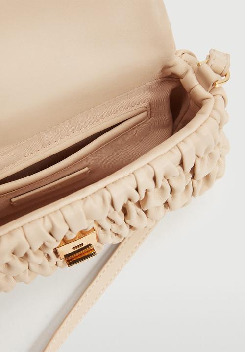 MANGO - Bag with ruched detail - neutral