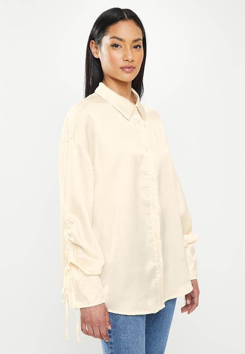 Missguided - Petite ruched sleeve satin ski - hazelnut
