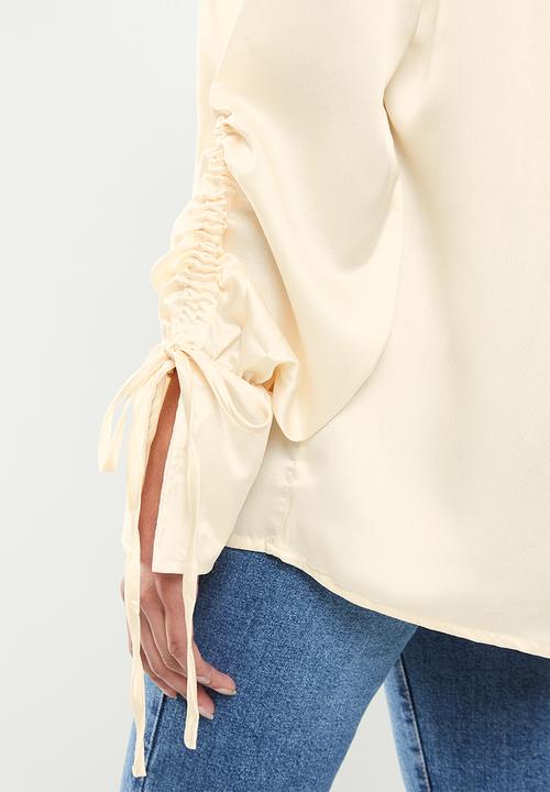 Missguided - Petite ruched sleeve satin ski - hazelnut