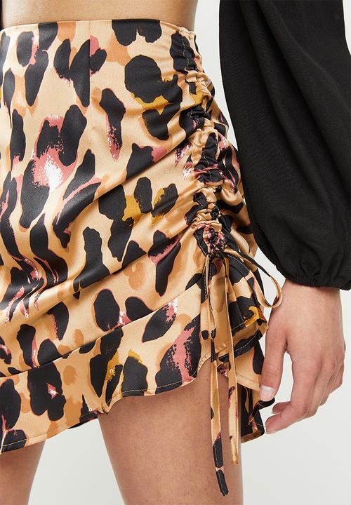 Missguided - Petite ruched side print mini skirt - brown