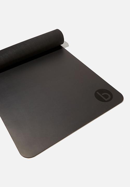 Typo - Refined yoga mat - black