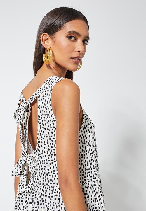 VELVET - Tiered maxi with open back - white & black 