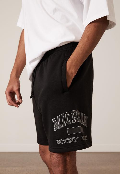 Factorie - Graphic track short - black & michigan