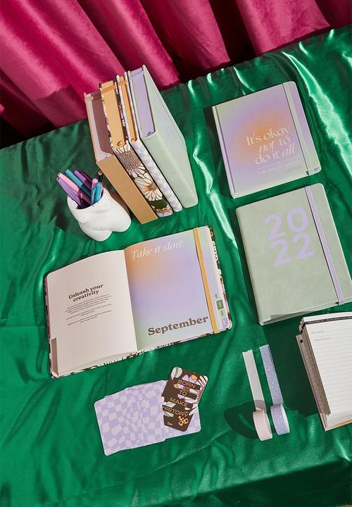 Typo - 2022 small weekly wellness planner - solarised