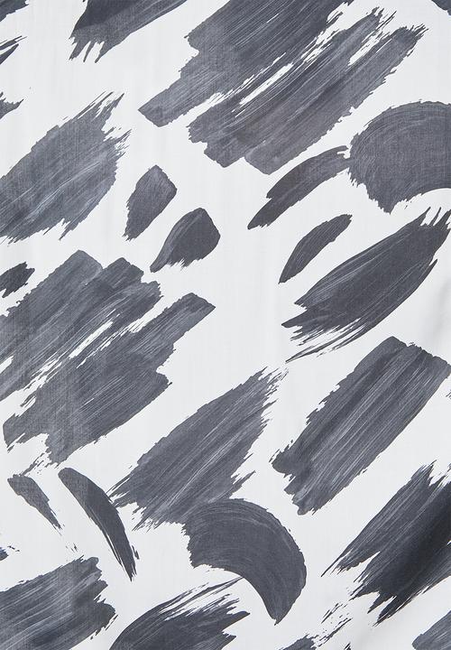 Superbalist - Regular fit viscose pattern resort short sleeve shirt - black & white 