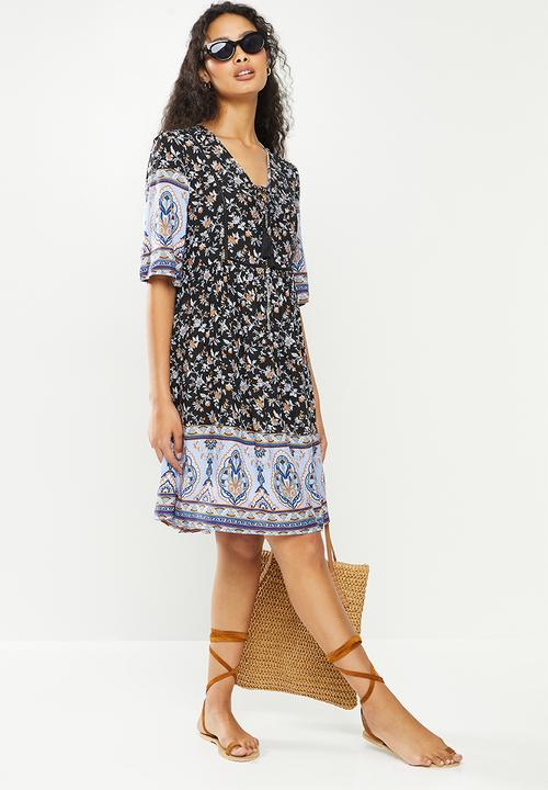 Stella Morgan - Detailed v-neck printed swing dress - multi black