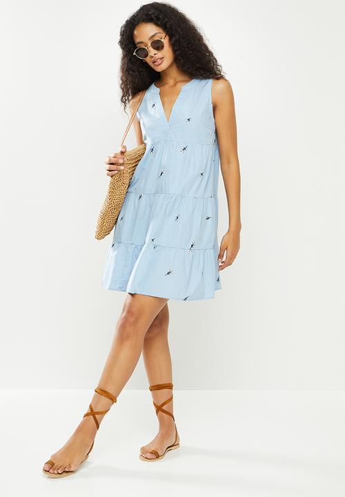 Vero Moda - Cora sleeveless embroidered tunic - blue fog 