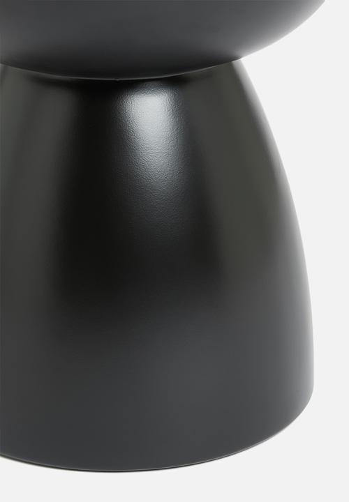 Sixth Floor - Fern outdoor side table - black