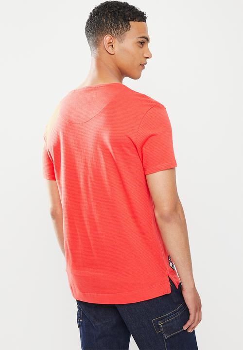 S.P.C.C - Arquette regular fit side slit straight hem tee - red