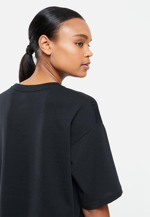 New Balance  - Nb athletics village stacked tee - black