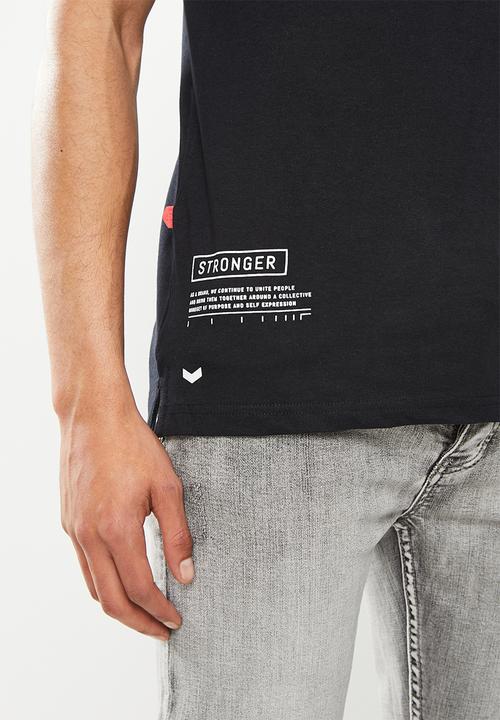 S.P.C.C - Deyn regular fit stepped hem tee - black