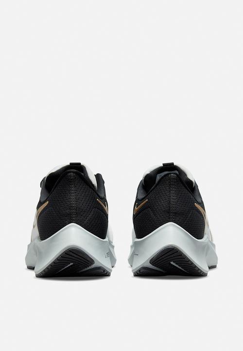 Nike - Air Zoom Pegasus 38 - photon dust/mtlc gold coin-lt smoke grey