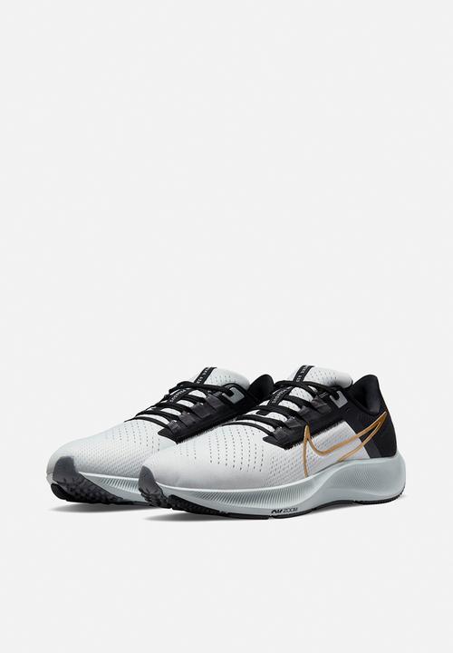 Nike - Air Zoom Pegasus 38 - photon dust/mtlc gold coin-lt smoke grey