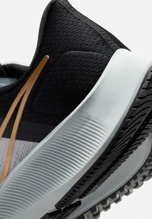 Nike - Air Zoom Pegasus 38 - photon dust/mtlc gold coin-lt smoke grey