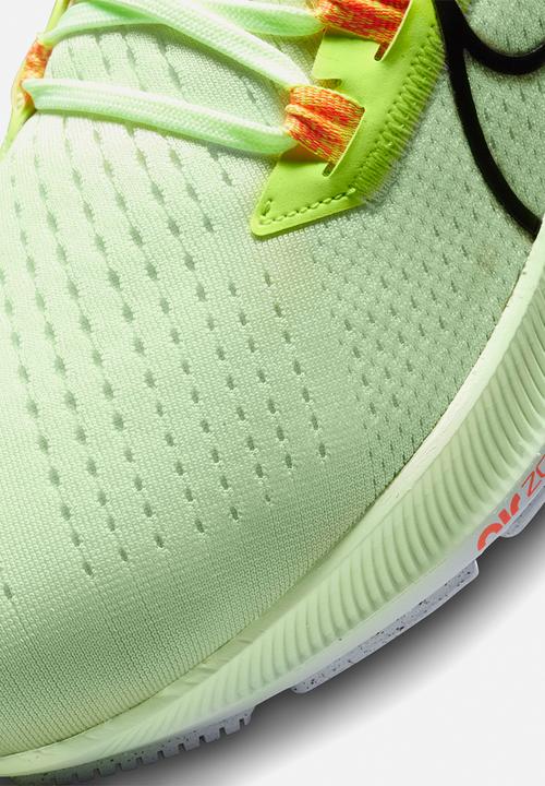 Nike - Air Zoom Pegasus 38 - barely volt/black-volt-photon dust