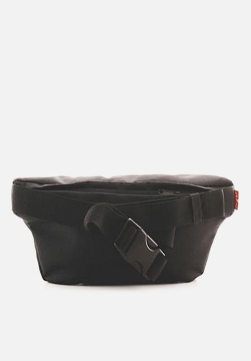 Levi’s® - Small banana sling ov - modern vintage logo 59 regular - black