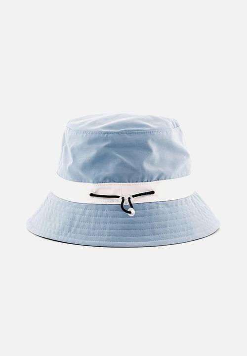 Levi’s® - Seasonal bucket hat 12 - pale blue