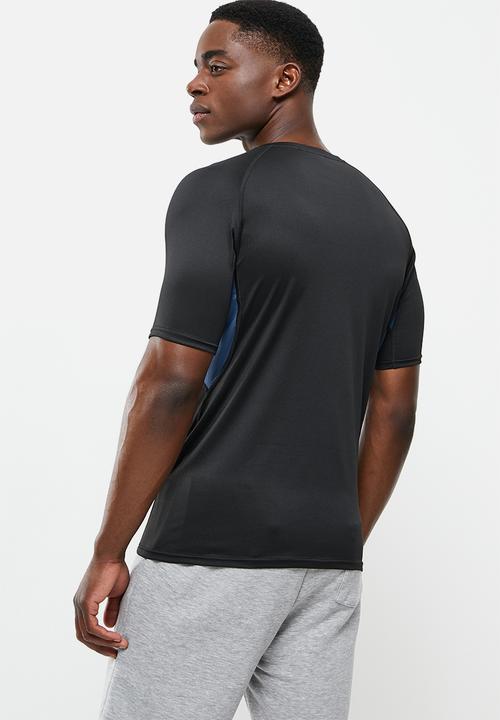 basicthread - Slim fit contrast tee - black