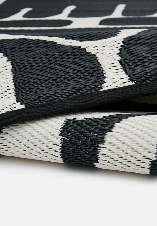 Fab Habitat - Serowe outdoor rug - black