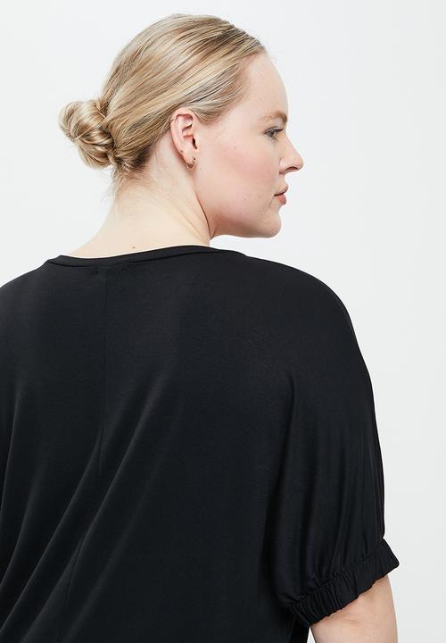 Me&B - Plus embroidered tee with sleeve detail - black
