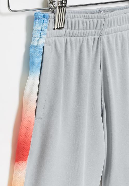Nike - Nkb get outsdie knit short - light smoke gray