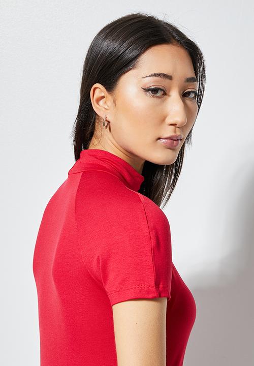 Superbalist - Raglan sleeve funnel neck tee - red