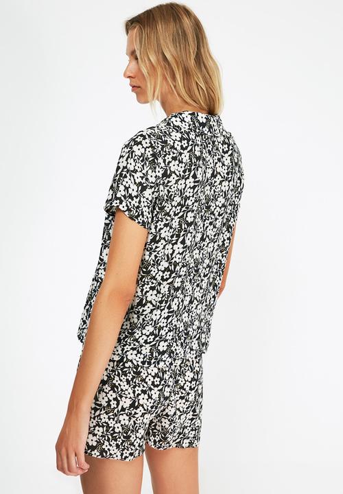 Trendyol - Printed woven pajamas set - black & white 