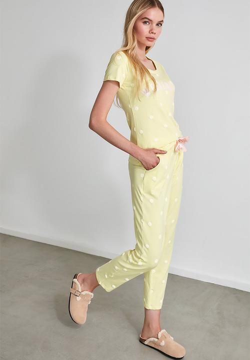 Trendyol - Polka dot knitted pajamas set - yellow