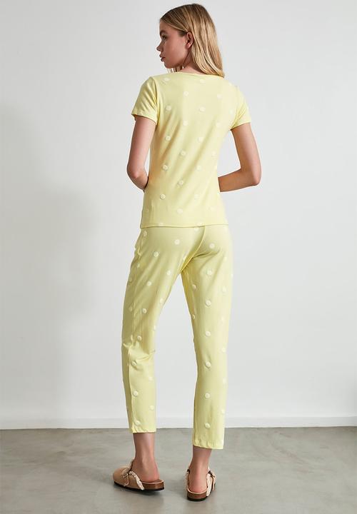 Trendyol - Polka dot knitted pajamas set - yellow