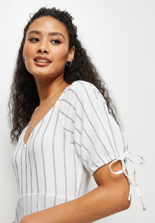 edit - Crinkle fit & flare dress - black cream stripe