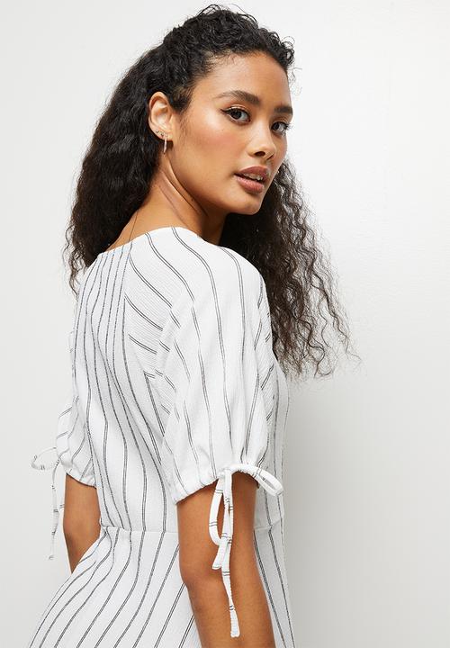 edit - Crinkle fit & flare dress - black cream stripe