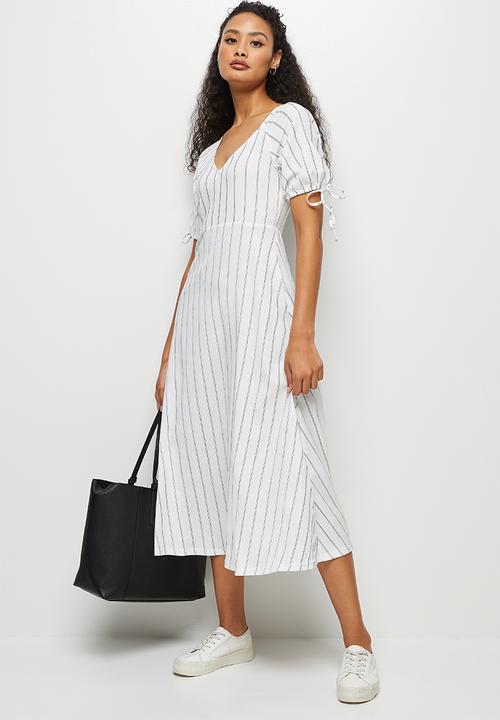 edit - Crinkle fit & flare dress - black cream stripe