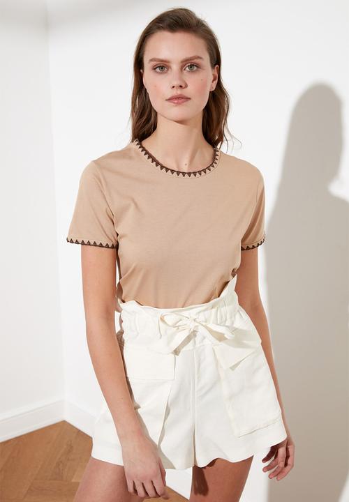 Trendyol - Collar embroidered basic knitted t-shirt - stone