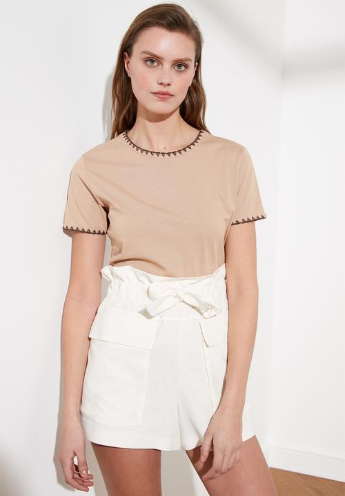 Trendyol - Collar embroidered basic knitted t-shirt - stone