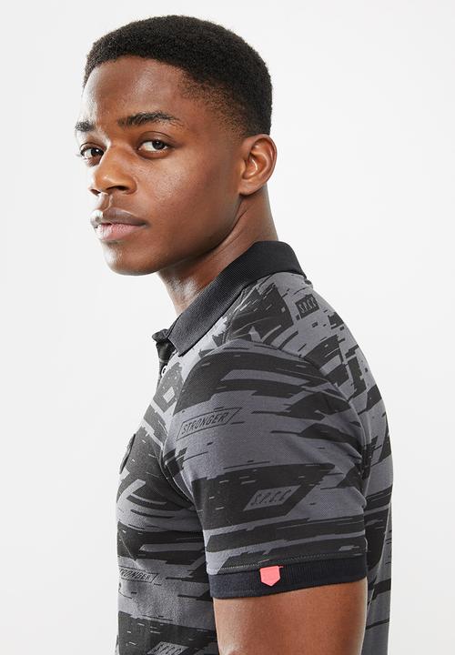 S.P.C.C - Marsden regular fit stepped hem polo - charcoal