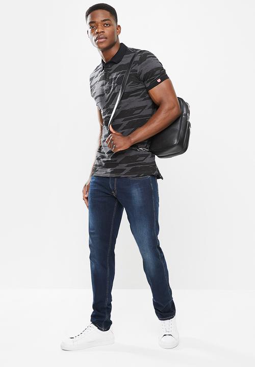 S.P.C.C - Marsden regular fit stepped hem polo - charcoal