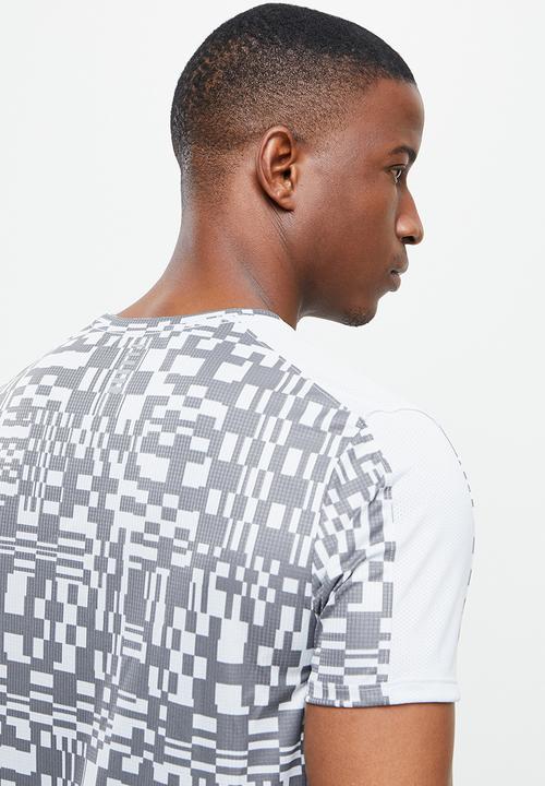 Under Armour - Speed stride printed short sleeve - grey & white