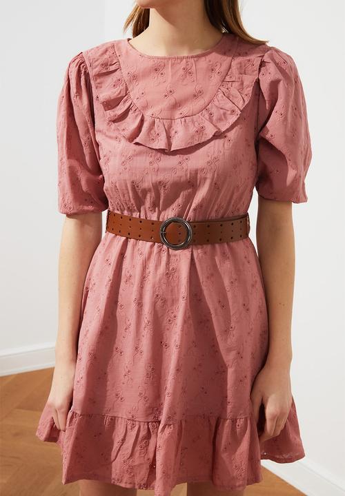 Trendyol - Belted brode dress - rose