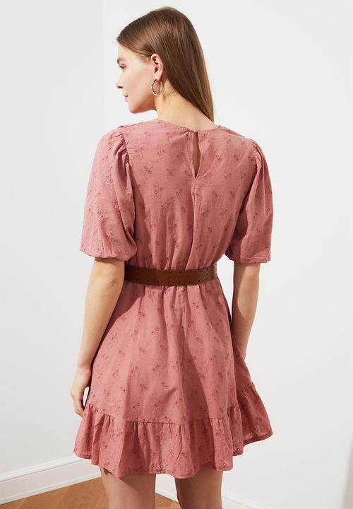 Trendyol - Belted brode dress - rose