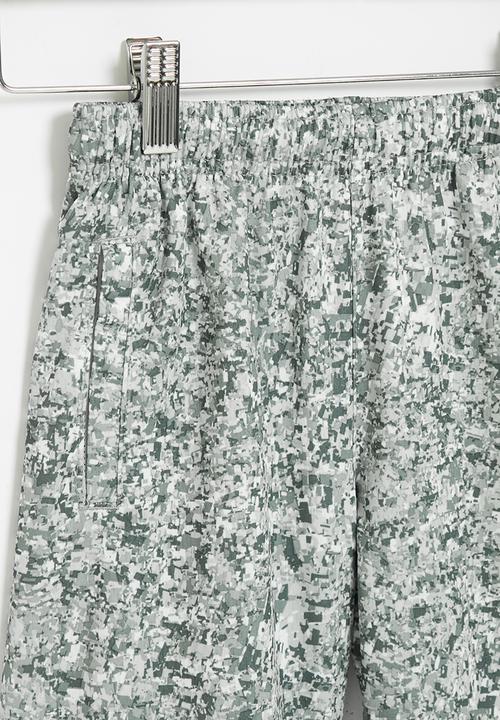 Nike - Nkb digi camo aop drifit short - grey 