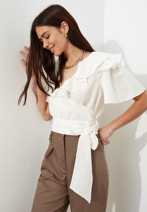 Trendyol - Ekruw blouse - white