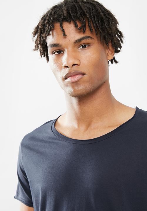 STYLE REPUBLIC - Raw edge curved hem scoop neck tee - navy