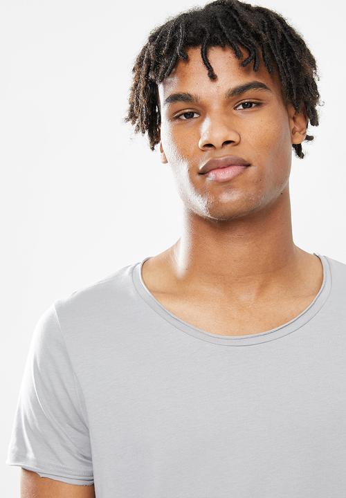 STYLE REPUBLIC - Raw edge curved hem scoop neck tee - grey