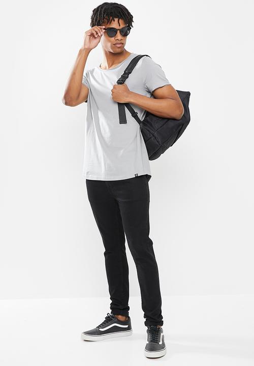 STYLE REPUBLIC - Raw edge curved hem scoop neck tee - grey
