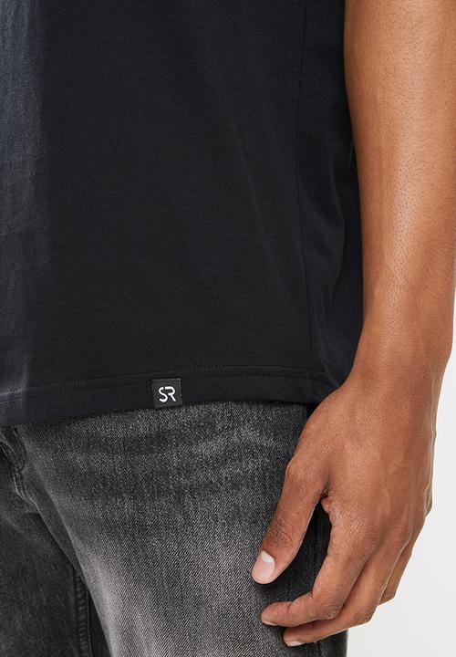 STYLE REPUBLIC - Raw edge curved hem scoop neck tee - black