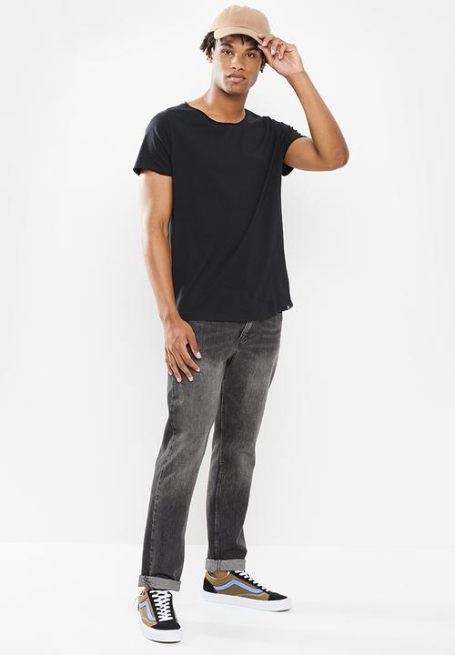 STYLE REPUBLIC - Raw edge curved hem scoop neck tee - black