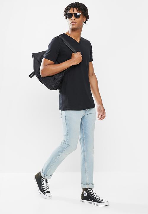 STYLE REPUBLIC - Deep v-neck tee - black