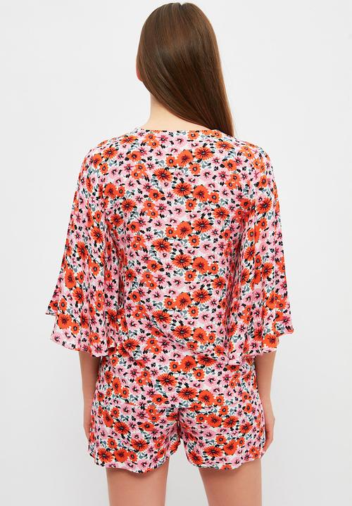 Trendyol - Floral patterned pyjamas set - multi