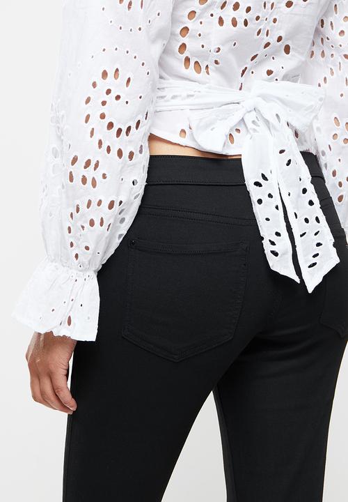 GUESS - Anglaise wrap top - pure white