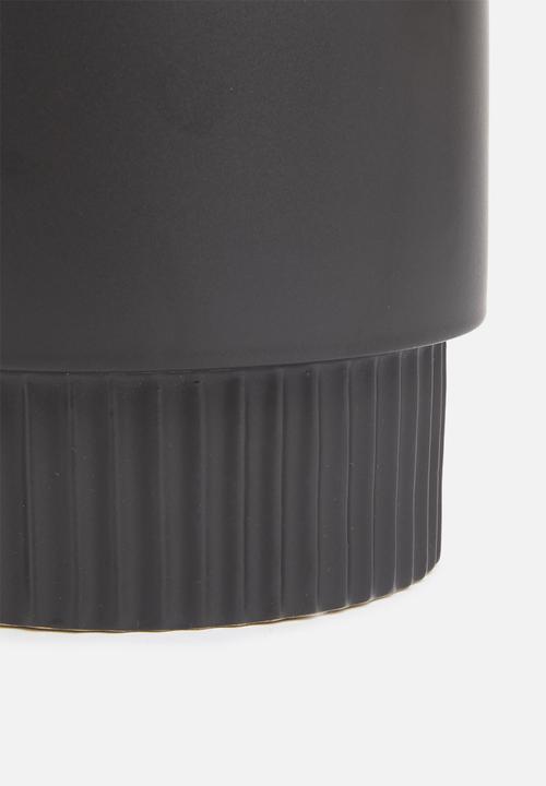 Present Time - Ribbed plant pot large - black